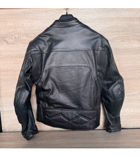 Шкіряна мотоциклетна куртка чорного кольору, розмір M БУ