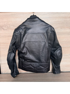Шкіряна мотоциклетна куртка чорного кольору, розмір M БУ
