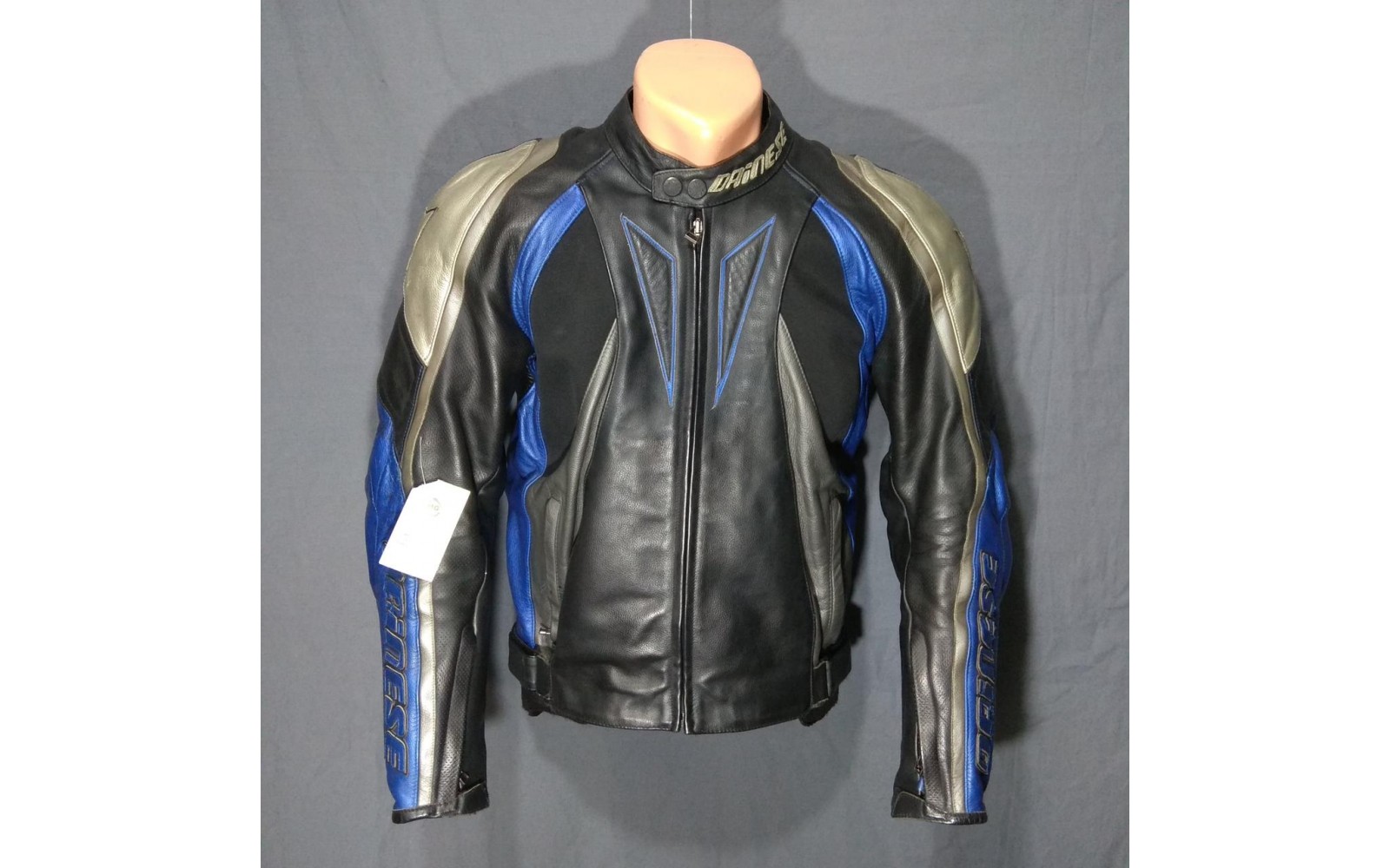 Мотокуртка кожанная DAINESE б.у (50-52) M-L